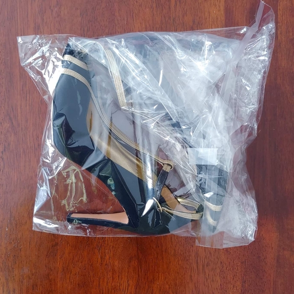 AVAILABLE ONLY IN THE BUNDLE/ Amazing Nine West 9 1/2 Heels, black and gold - Picture 15 of 15